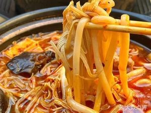 Xiao Cui Yunnan Crossing Bridge Rice Noodles (Tongtian Street Store)