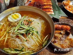 Little Sweet Mei Roast Meat & Cold Noodles