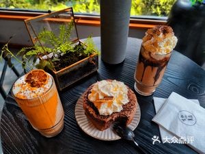 Life Like Summer Flowers Café