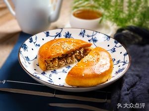 Guo Yan Fried Dough Sticks with Porridge and Pancakes