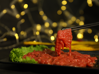 Ní Lú Kǎo Ròu Zǐ Tóng Huǒ Guō