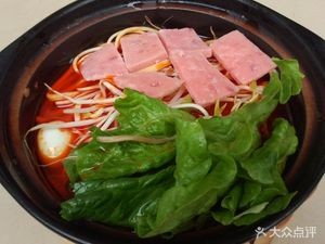 Yi Xian Hong Yunnan Crossing Bridge Rice Noodles (Qingnian Pai Store)