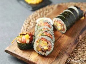 Miss Rabbit's Seaweed Rice Rolls