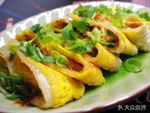 Old Liu's Bento Box: Egg Pancakes, Hand-Rolled Wraps, Bucket Rice, Roujiamo, Cold Noodles