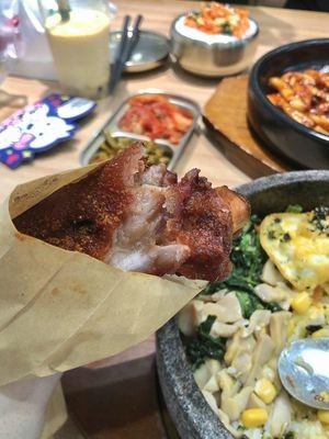 Hu Chu Xin Roasted Pig Trotters (TaiDong First Store)