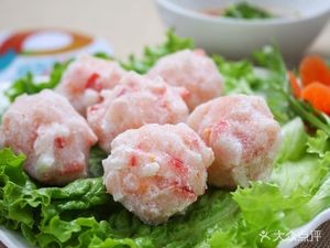 Hours of Time Sour Fish Hot Pot with Beef Rolls