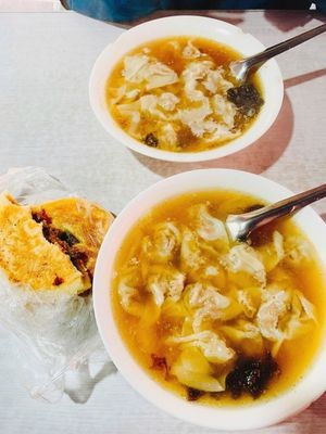 Ping'an Road Big Tent Wonton and Fire Cake