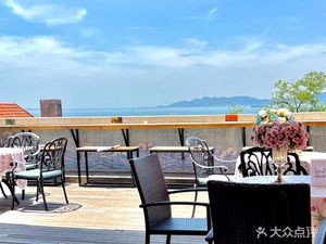 Monet Garden Seaview Coffee