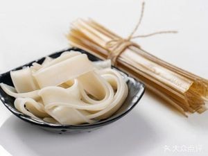 Yellow Braised Chicken and Pork Rice (Yue Xiu Jun Yue Fu Branch)