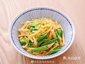 Little Couple Fried Chicken, Mushrooms, and Grilled Cold Noodles (Shopping Mall Store)