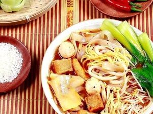 Jiang Jiang Rice Noodles with Kimchi and Korean Noodles