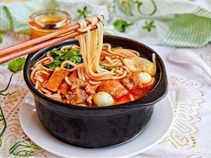 Xu Xiangxiang Spicy Chicken Feet & Crossing the Bridge Noodles (Mediterranean Style Street Branch)