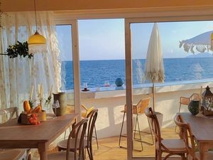 Whale Fall Coffee & Bar (Jinsha East Lookout Branch)