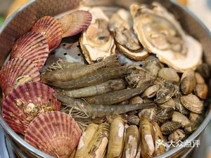 Fresh Seafood Hot Pot