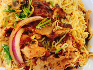 Xiangdangxiang Specialty Mala Hot Dry Noodles with Chicken Feet
