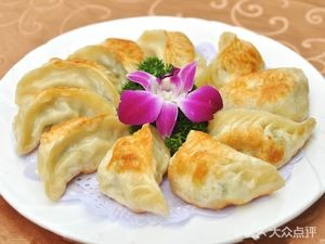 Beef Pan-Fried Dumplings (New World Mall Branch)