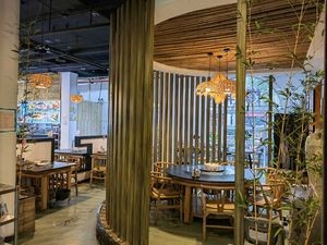 Mancuiyan Gallery Restaurant (Private Rooms with Singing, Yinxiang Jinan Store)