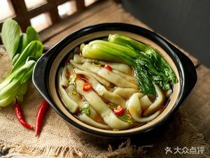 Authentic Chongqing Clay Pot Noodles