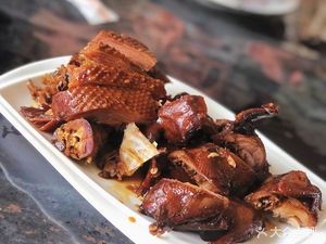 Huachun Garden Hotel & Restaurant