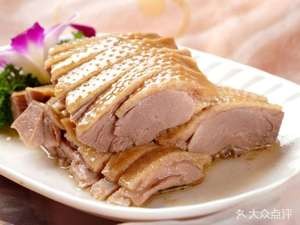 Hou's Steamed Salted Grass Chicken