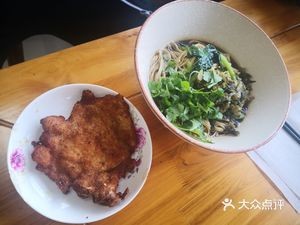 Jin Jin Noodle House (Tongzhen Line Store)