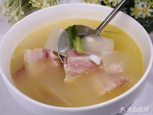 Huayuan Ge Huangshan Cuisine Rice with Salted Pork and Bone Soup