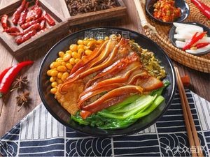 Chen's Longjiang Pig Trotter Rice