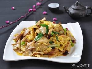 Dongbei Xiao Chu Dongbei Cuisine Iron Pot Stew (Wang Tianjing Alley Store)