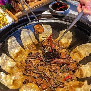 Flower Bridge Earth Pot Chicken Charcoal Frog Legs (Cao Xin Road Store)