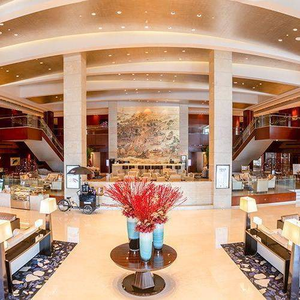 Golden Phoenix Hotel · Lobby Bar