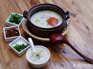 Yue Zhi Wei Pig Trotter Rice (Xiangshan Store)