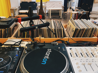 DeCafé de Di's Coffee Shop