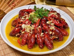 Nainai's Iron Pot Stew