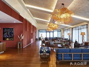 Naked Heart Dock · Suburbs Hall Team Building Activity