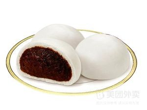 Grandma's Pouring Soup Dumplings and Steamed Buns