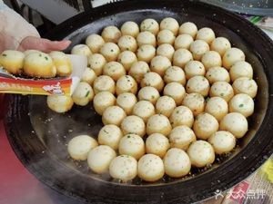 Zhou's Pan-fried Dumplings