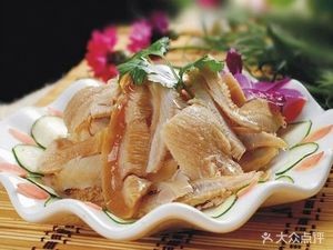 Huainan Beef Soup with Crispy Pancakes and Dumplings
