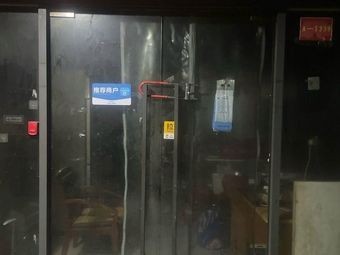 Heartbroken First-Class Pot