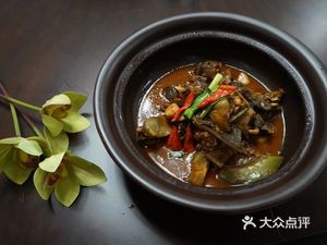 Huishu Fang. Lu Art Gallery