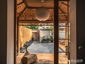 One Loquat Tree (Anhui Provincial Library Dormitory Branch)