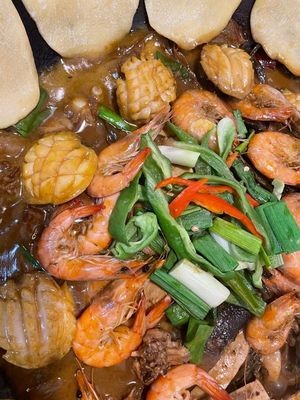 Huizhou Iron Pot Banquet · Earth Pot Chicken and Fish