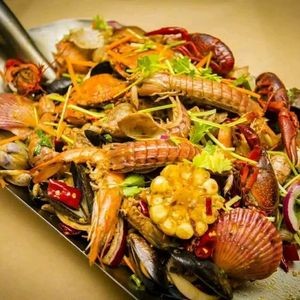 Yi Qiao Xian & Seafood King (Languang Time Red Street Store)