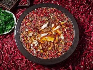 Li Da Chef Stone Pot Fish with Intestines