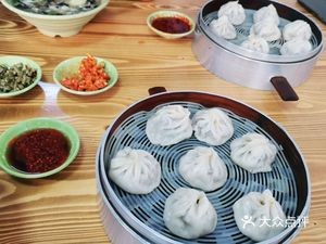 Hongyan Baozi Shop