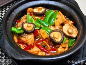Chun Xiang Ju Huang Pen Chicken Rice & Yunnan Crossing Bridge Noodles (Wealth Plaza Branch)
