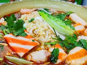 Xiao Yan Yunnan Crossing Bridge Rice Noodles Spicy Hot Pot (Changhe Road Store)