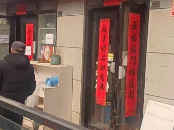 Spicy and Fresh Braised Beef Brisket with Stir-Fried Chicken