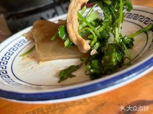 Hanging Pot Local Dish Restaurant