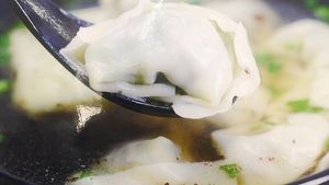 Qian Li Xiang Dumpling King (Longquan Road Store)