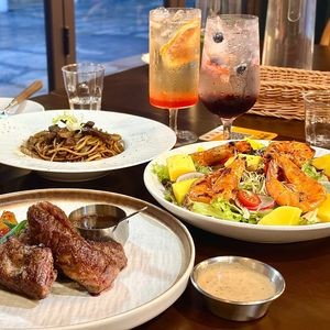 Zhen Yi Nicy Space · Western Light Meals